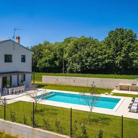 Villa Magica